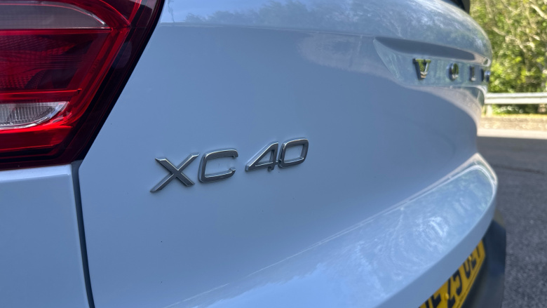 Volvo XC40 2.0 B4P Ultra Dark 5dr Auto Petrol Estate